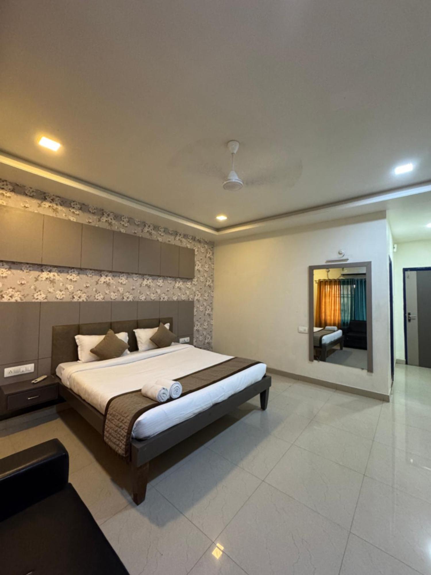 Hotel Shagun Farm Rāipur Exterior foto